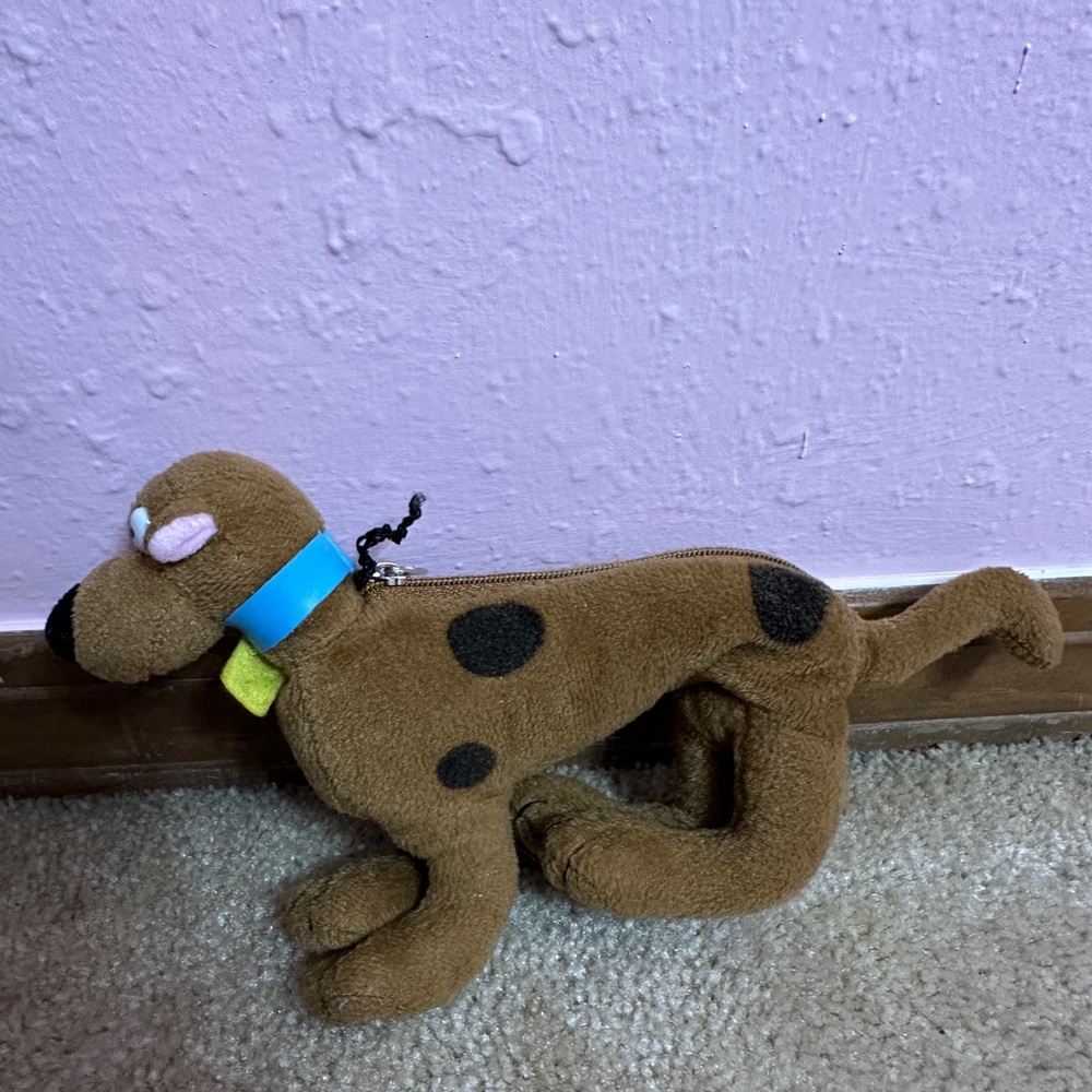 Scooby Doo zipper pocket 7" plush toy